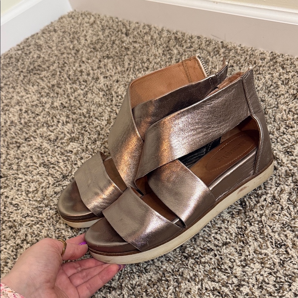 Bussola Bronze Sandals